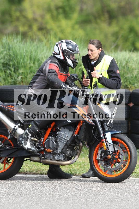 Archiv-2025/10 23.04.2025 Cornu Master School ADR/gruen-vert/0-2